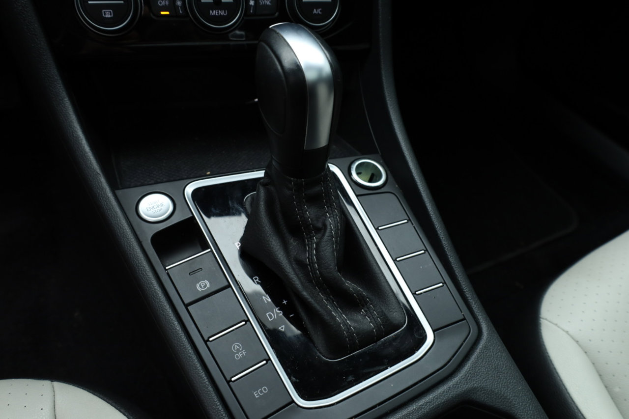 Used 2020 Volkswagen Jetta R-Line w/ R-Line Cold Weather Package image 12