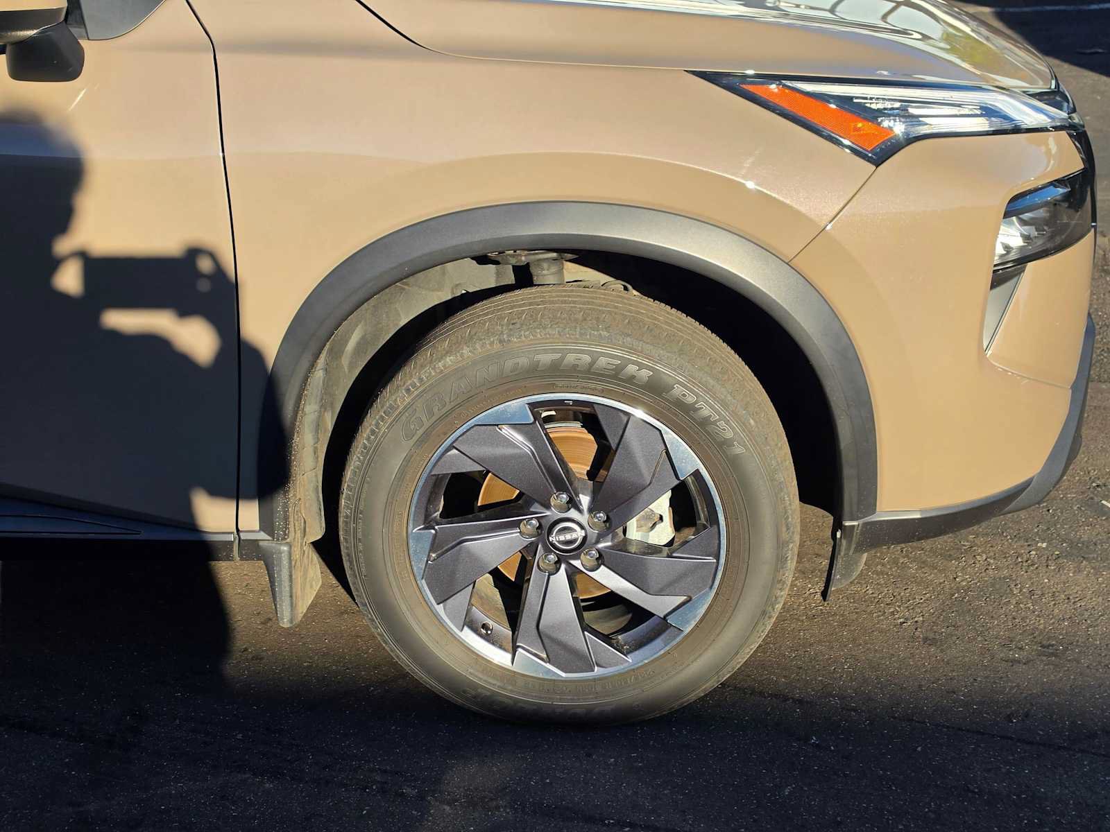 Used 2024 Nissan Rogue SV w/ SV Premium Package FWD image 9
