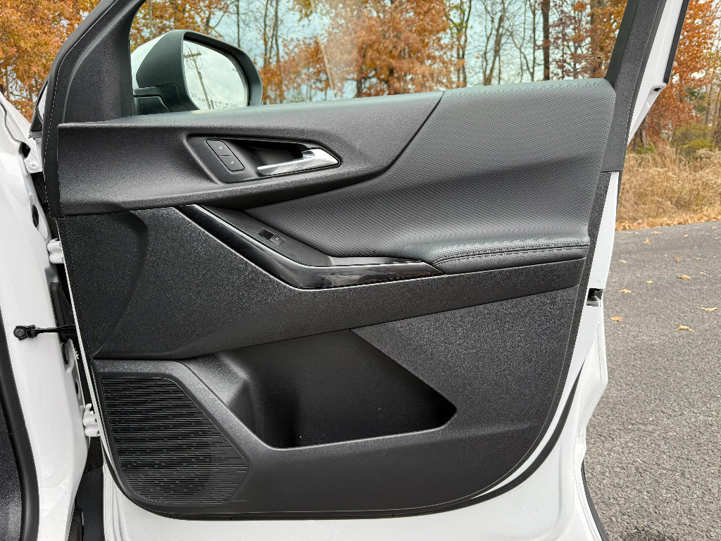 Used 2025 Chevrolet Equinox LT image 28