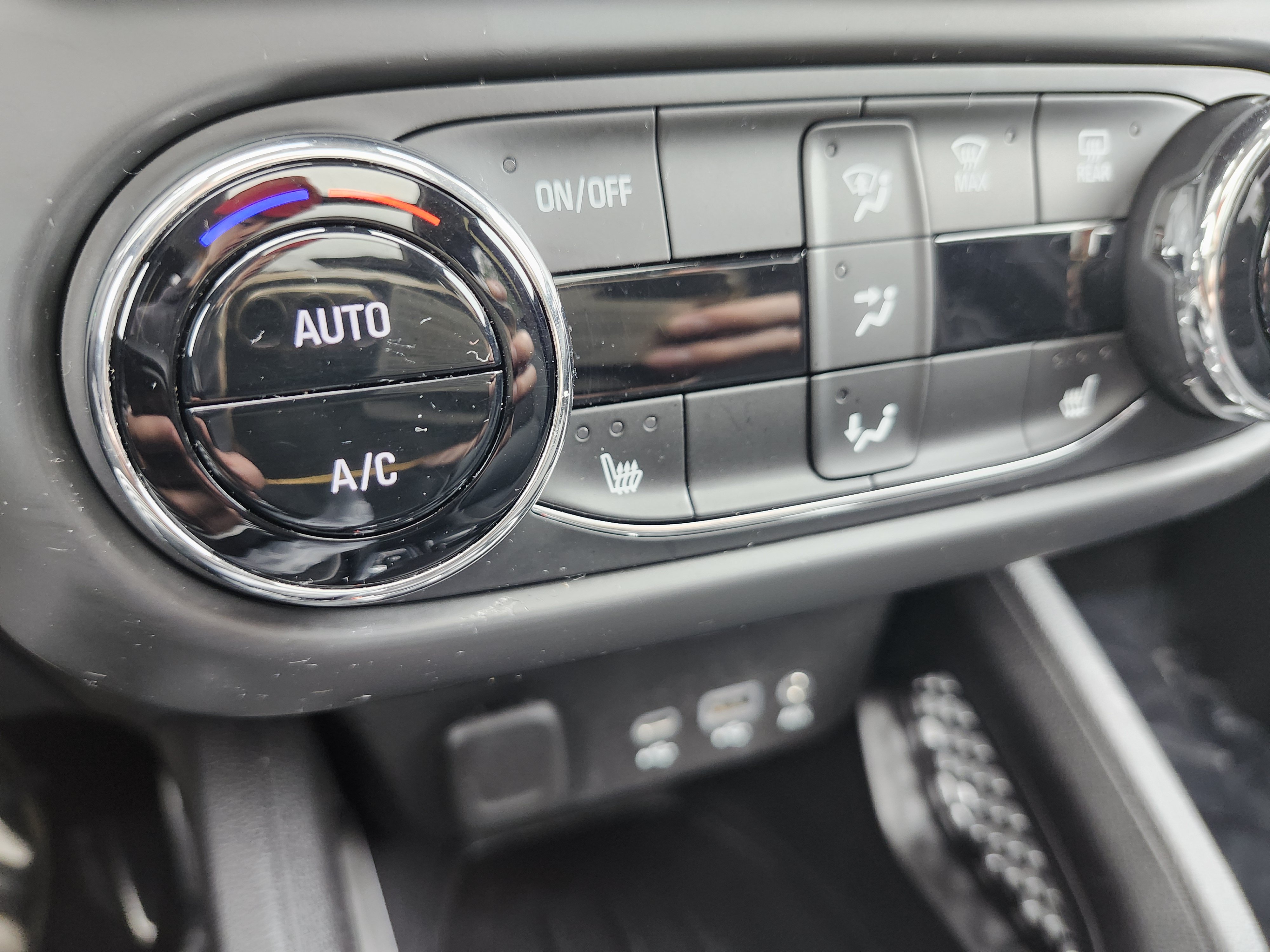 Used 2023 Chevrolet TrailBlazer LT w/ Sun and Liftgate Package AWD/4WD image 9