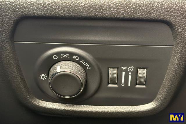 Used 2022 Jeep Grand Cherokee L Laredo w/ Luxury Tech Group I RWD image 35
