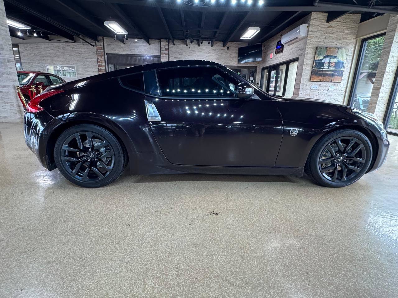 Used 2016 Nissan 370Z Touring RWD image 8