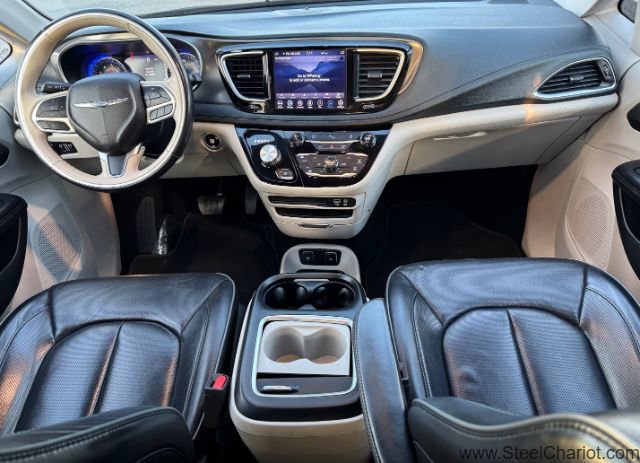 Used 2019 Chrysler Pacifica Limited image 9