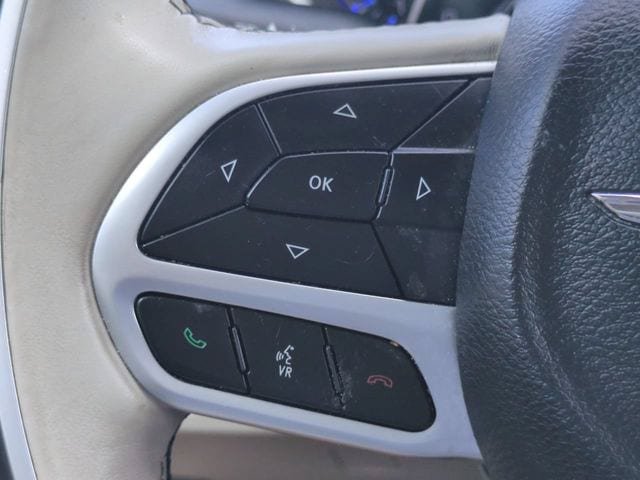 Used 2018 Chrysler Pacifica Limited w/ Advanced Safetytec Group FWD image 26