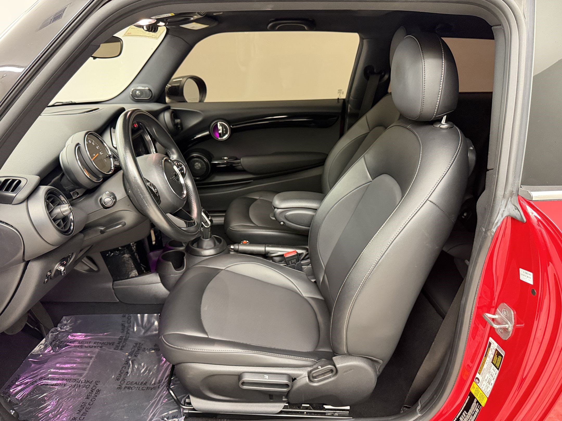 Used 2021 MINI Cooper 2-Door Hardtop FWD image 5
