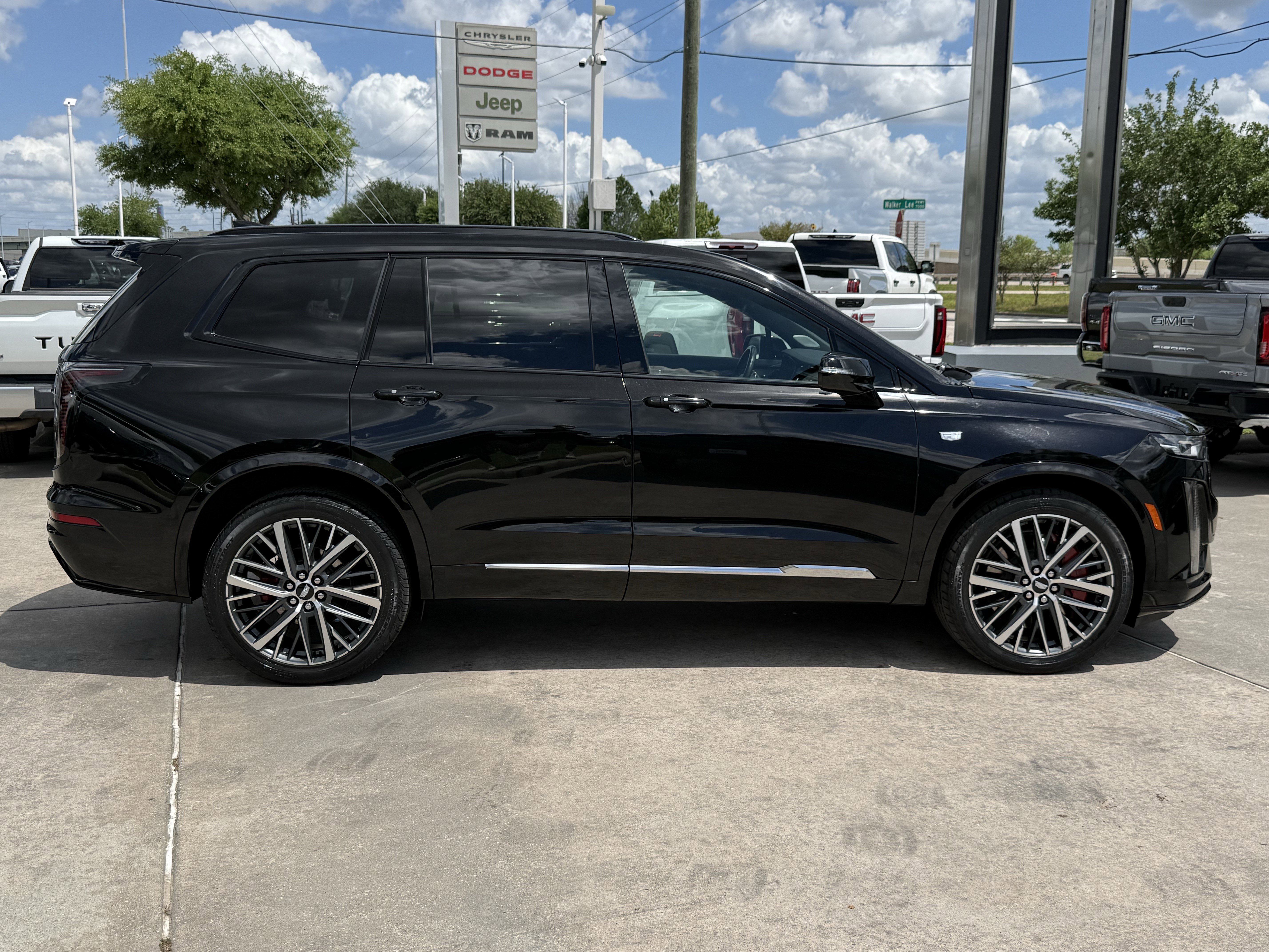 Used 2023 Cadillac XT6 Sport AWD/4WD image 3