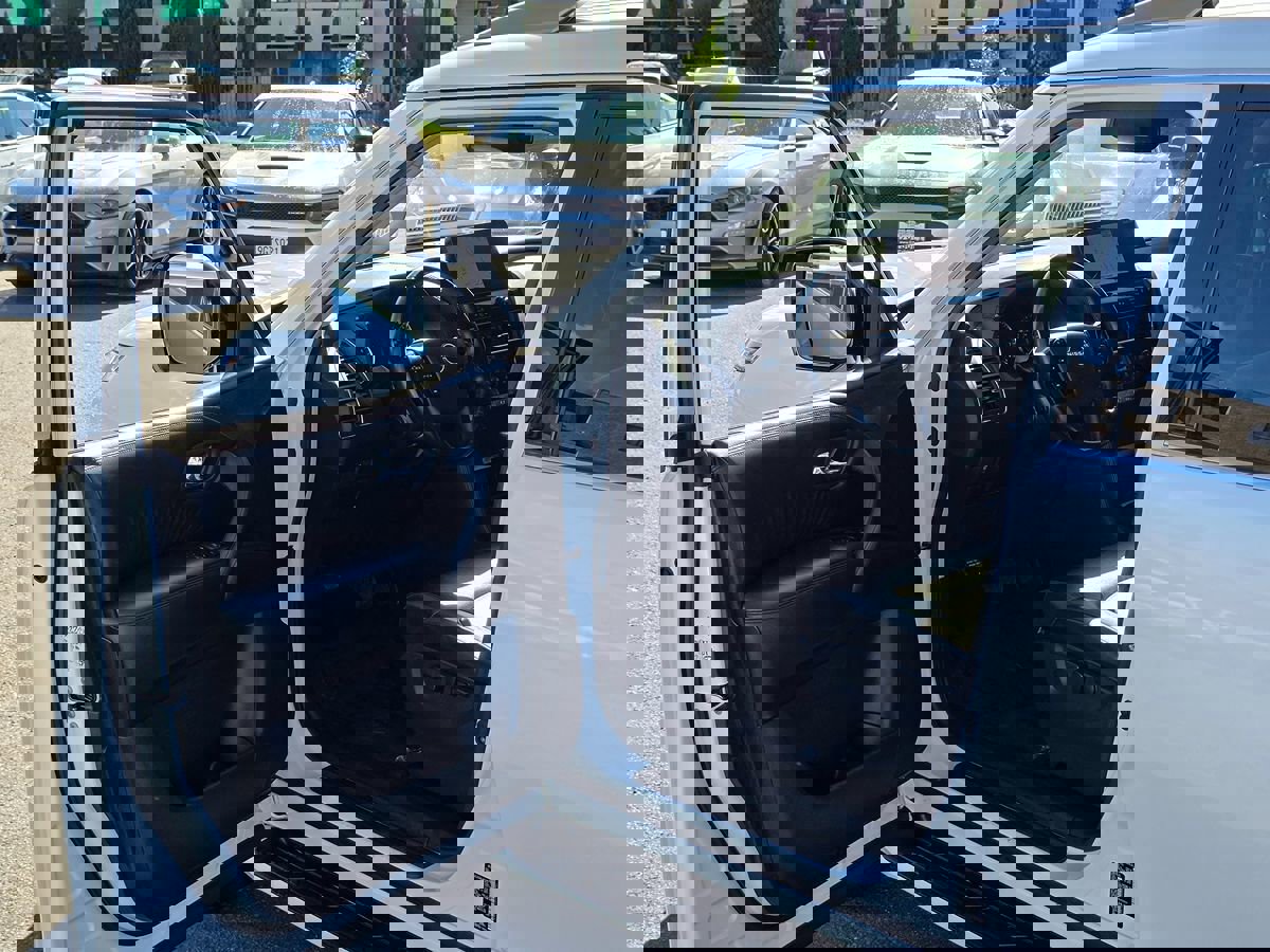 Used 2023 Nissan Armada SV image 48