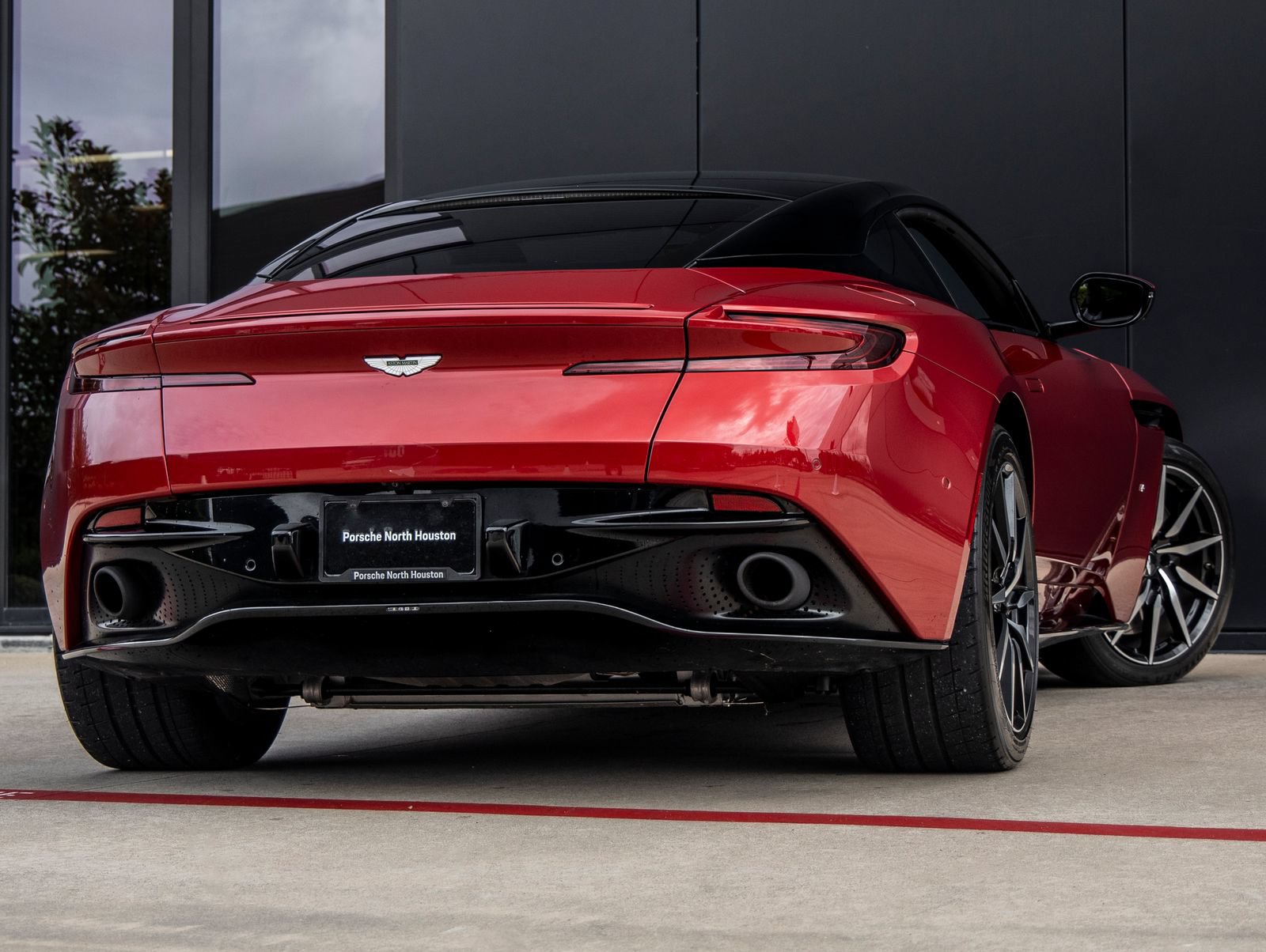 Used 2017 Aston Martin DB11 V12 RWD image 8