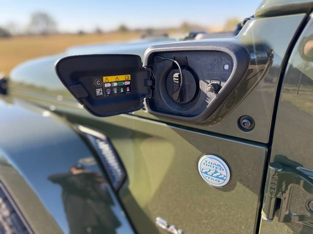 Used 2021 Jeep Wrangler Unlimited Sahara w/ Cold Weather Group image 8