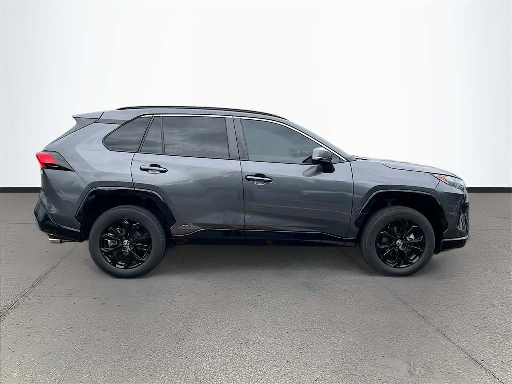 Used 2022 Toyota RAV4 SE image 8