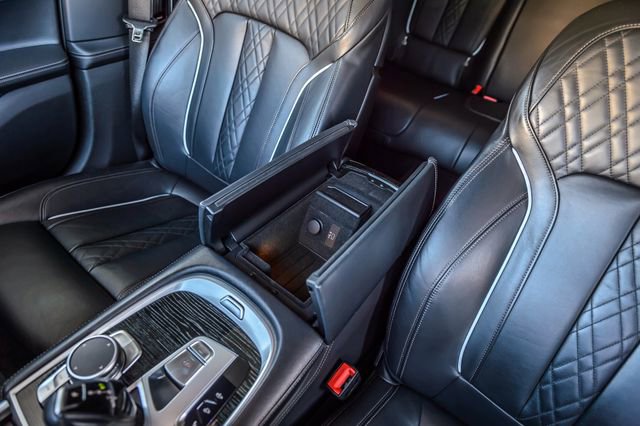 Used 2020 BMW 740i xDrive w/ M Sport Package image 31