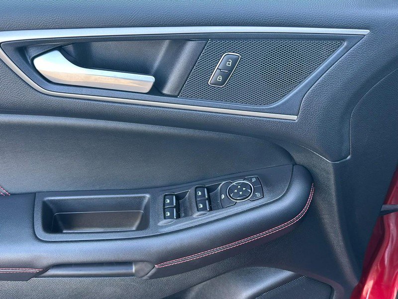 Used 2022 Ford Edge ST-Line w/ Class II Trailer Tow Package image 9