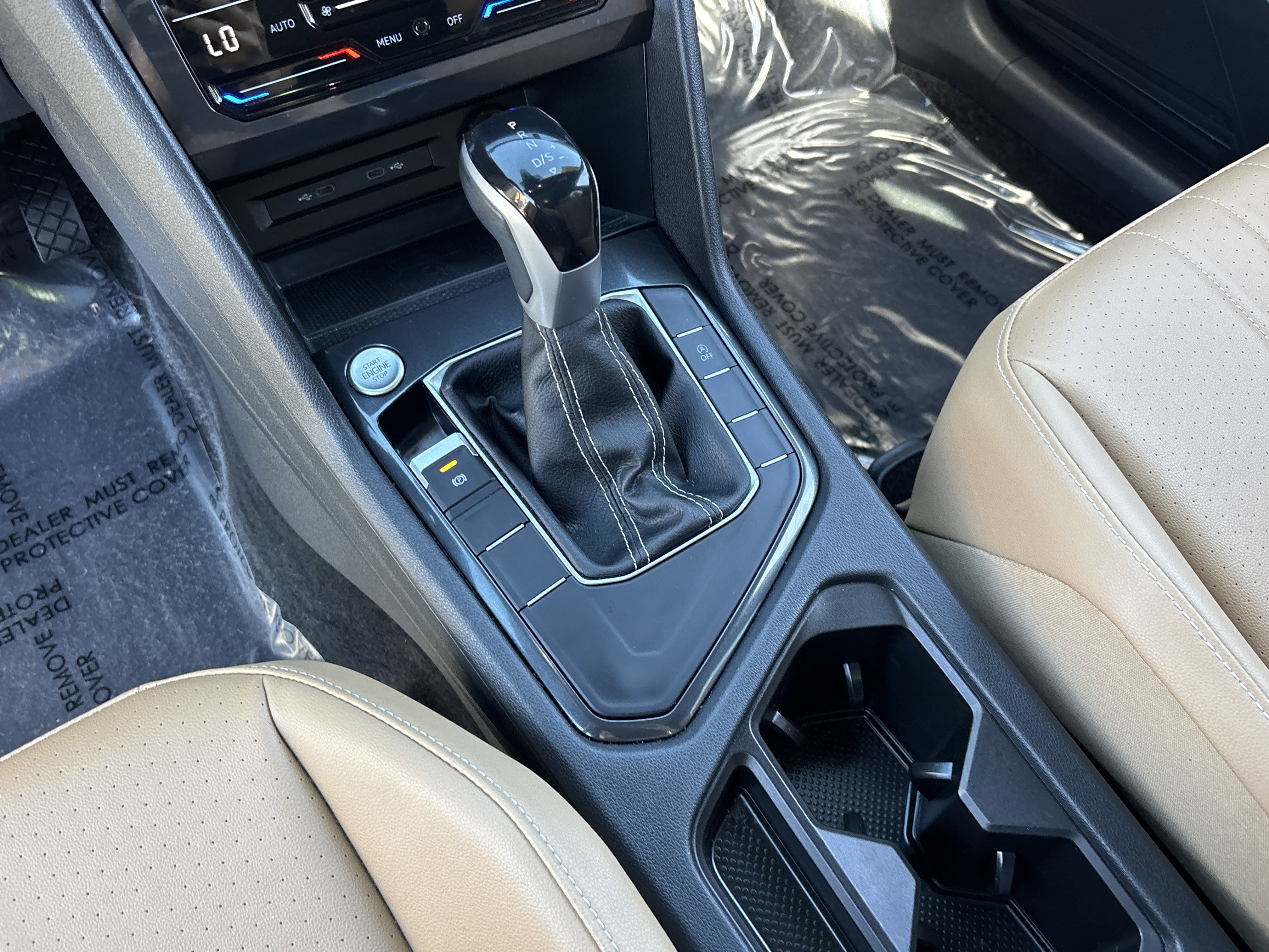 Used 2023 Volkswagen Tiguan SE w/ Panoramic Sunroof Package image 25