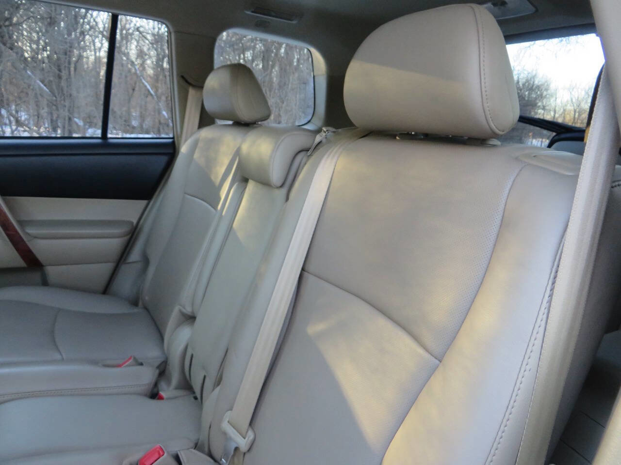 Used 2011 Toyota Highlander Limited w/ Tow Pkg image 12