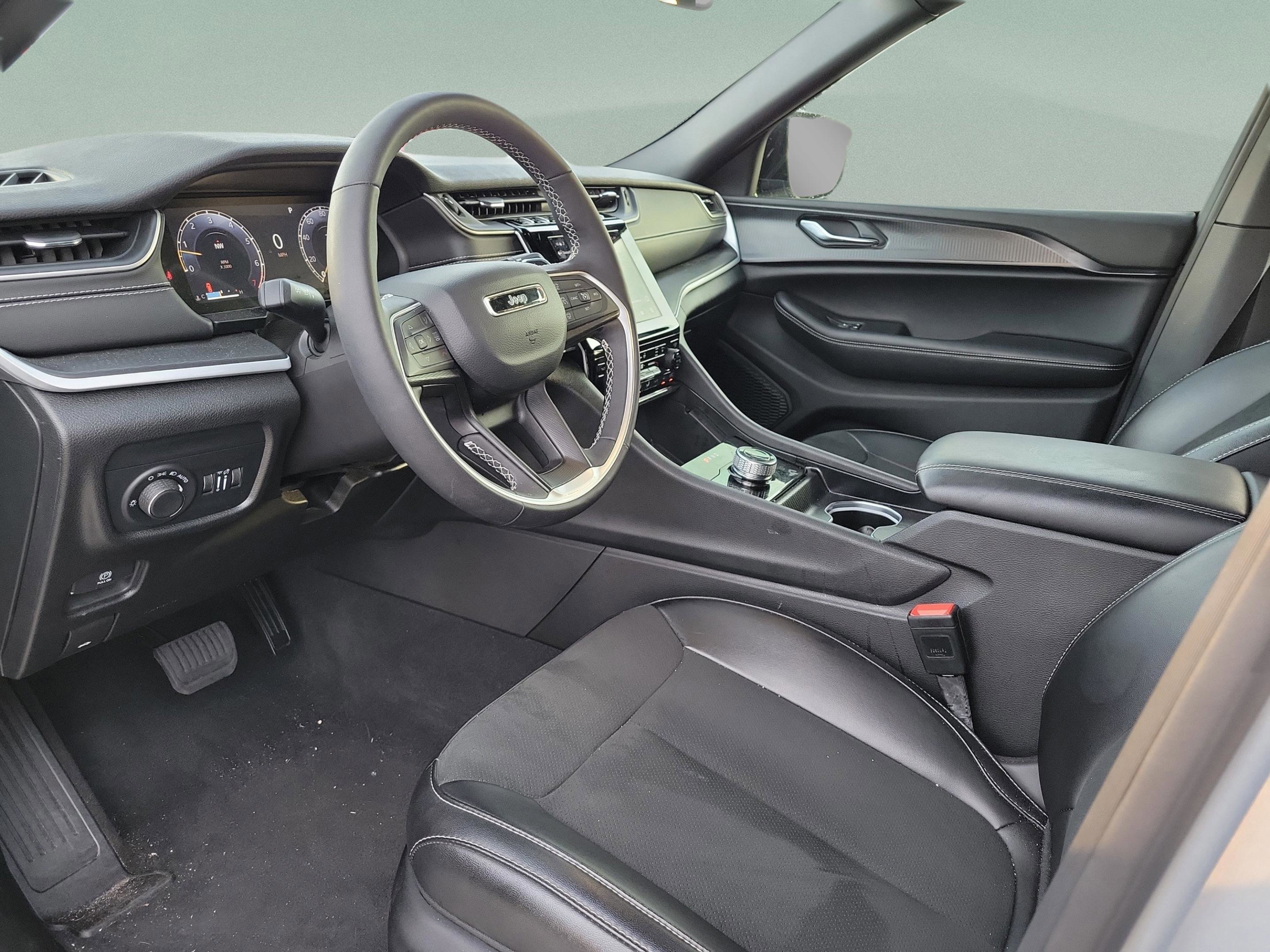 Certified 2025 Jeep Grand Cherokee Altitude RWD image 14