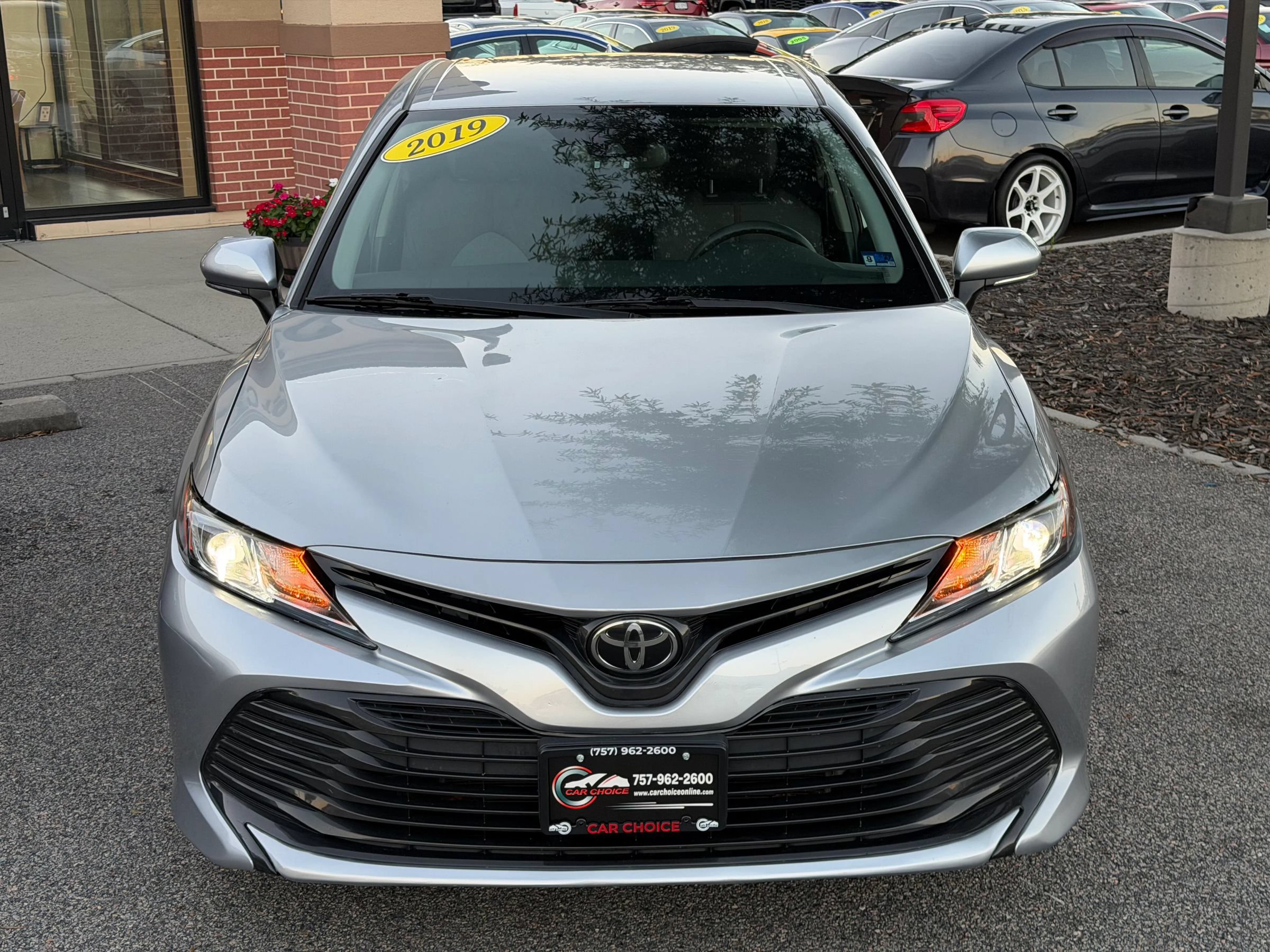 Used 2019 Toyota Camry LE FWD image 3