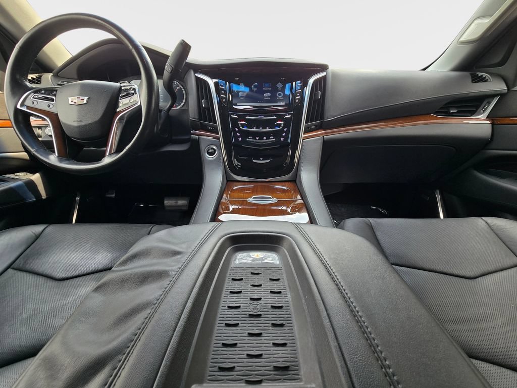 Used 2016 Cadillac Escalade Luxury AWD/4WD image 10