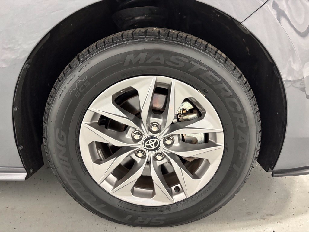 Used 2025 Toyota Sienna XLE AWD/4WD image 67