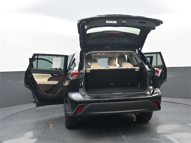Used 2021 Toyota Highlander XLE image 38