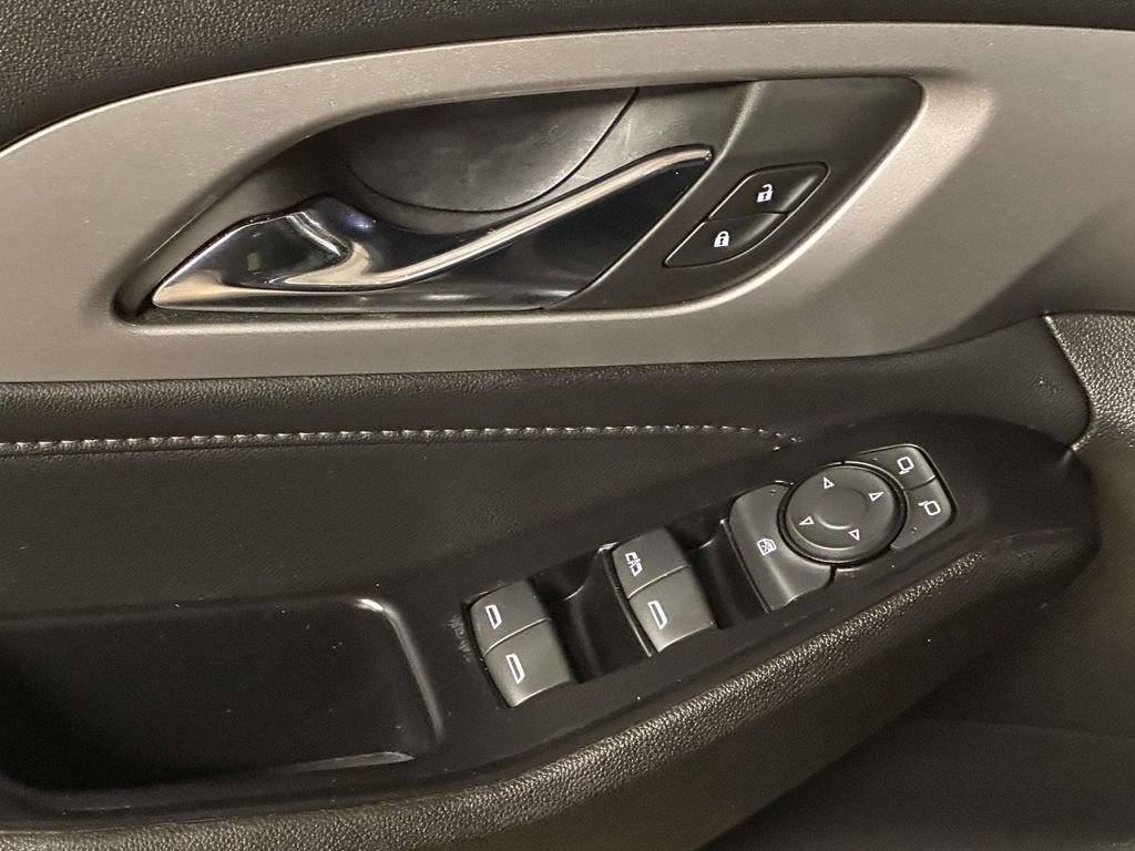 Used 2023 Chevrolet Traverse LT FWD image 12