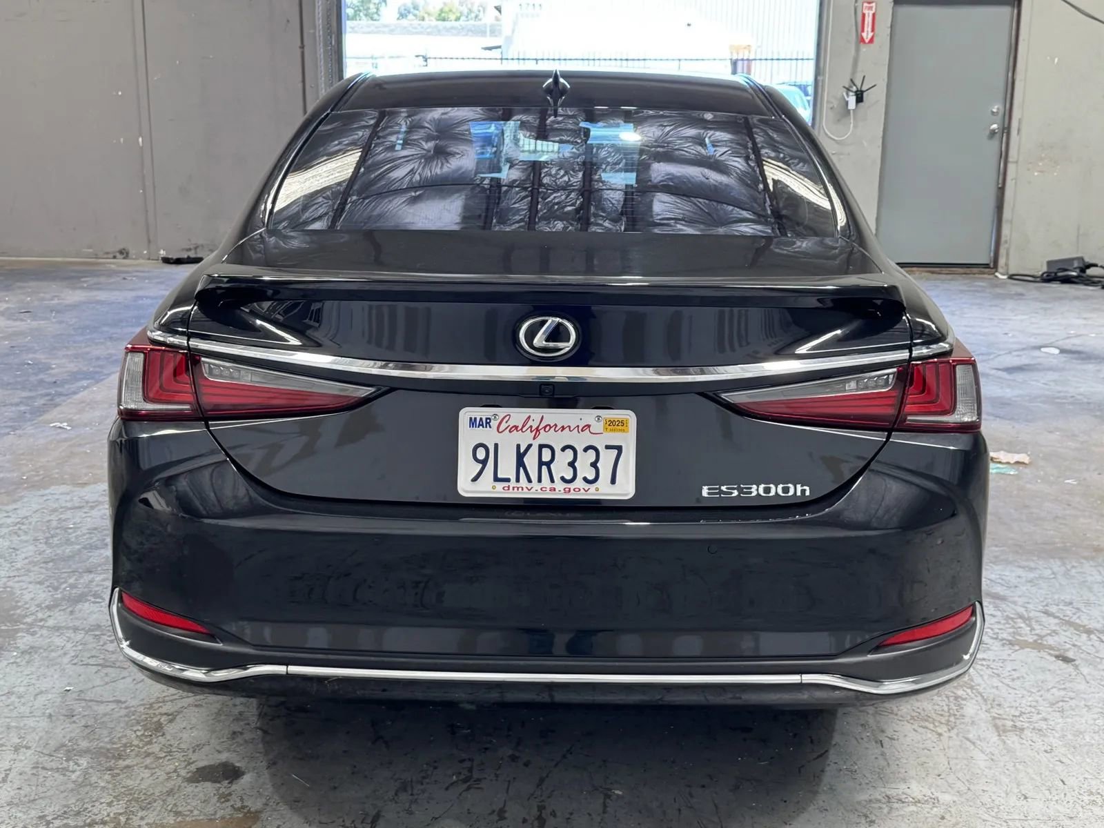 Used 2024 Lexus ES 300h w/ Premium Package image 3