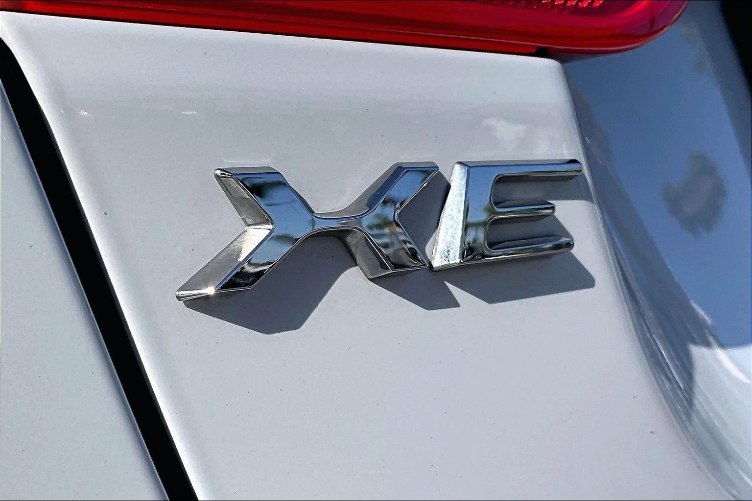 Used 2018 Jaguar XE Portfolio RWD image 8