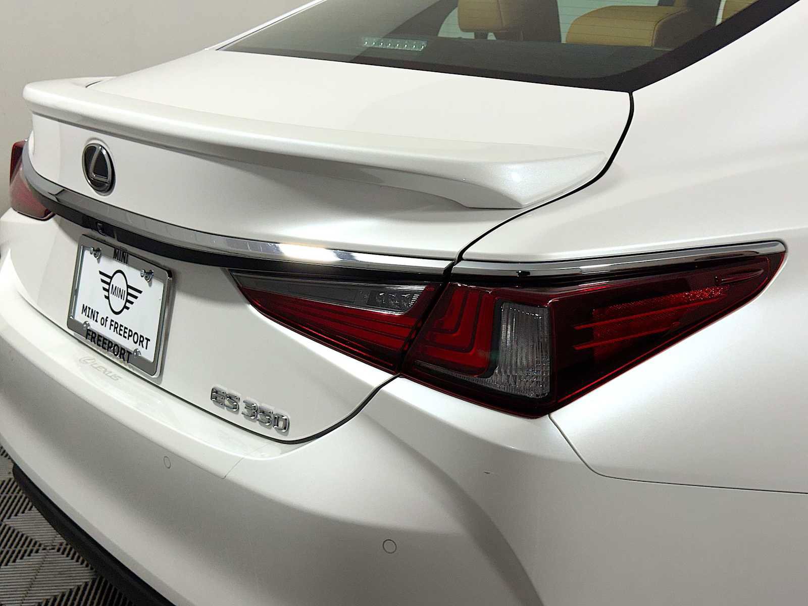 Used 2024 Lexus ES 350 w/ Premium Package image 28