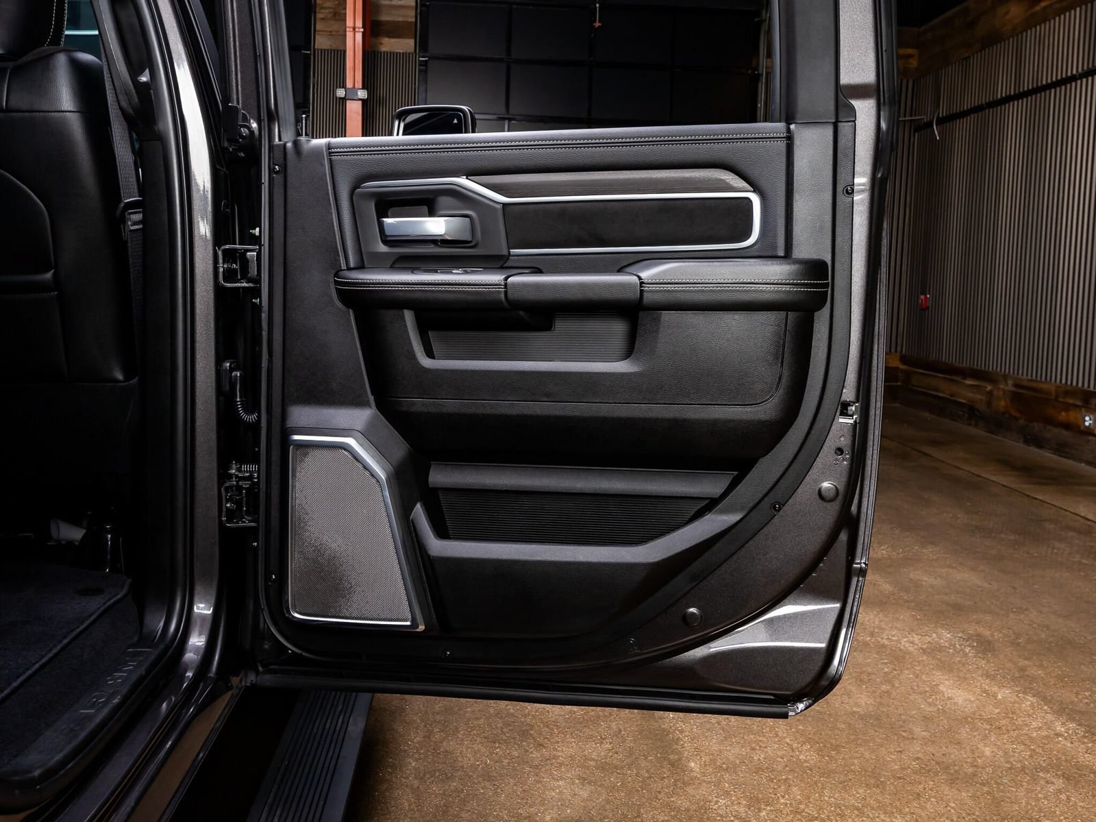 Used 2025 RAM 3500 Laramie AWD/4WD image 36