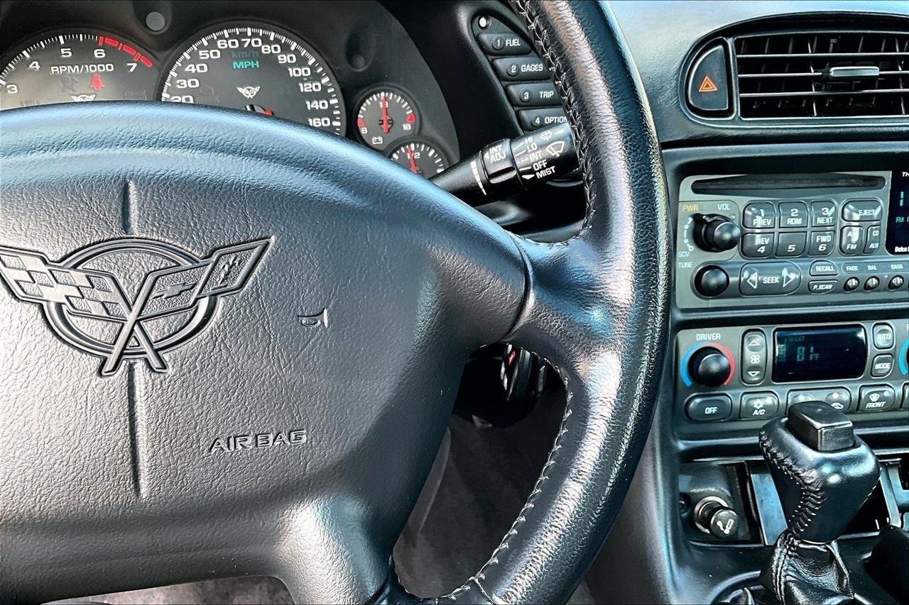 Used 2004 Chevrolet Corvette Coupe w/ Roof Package RWD image 11