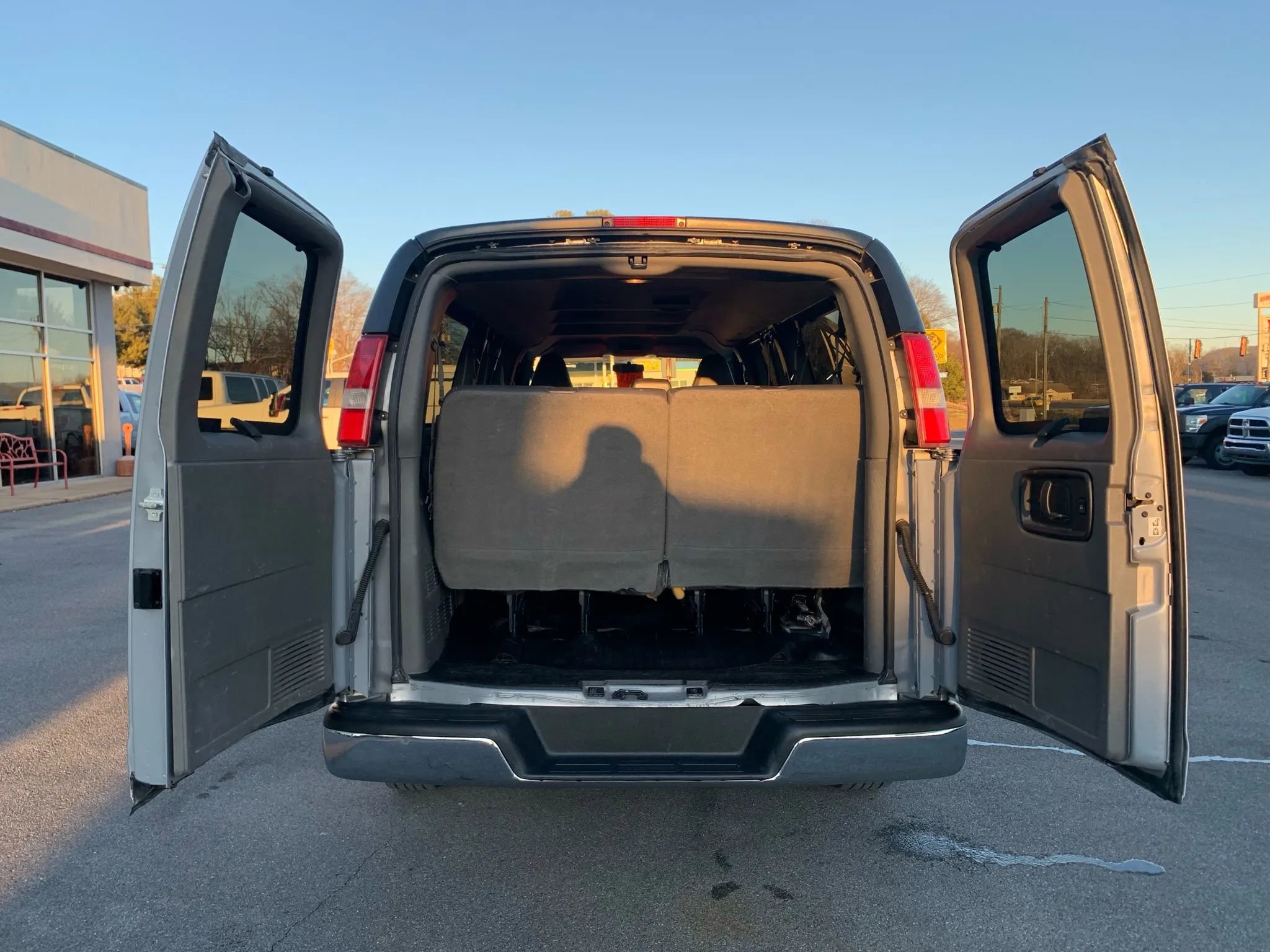 Used 2016 Chevrolet Express 3500 LS w/ Chrome Appearance Package image 32