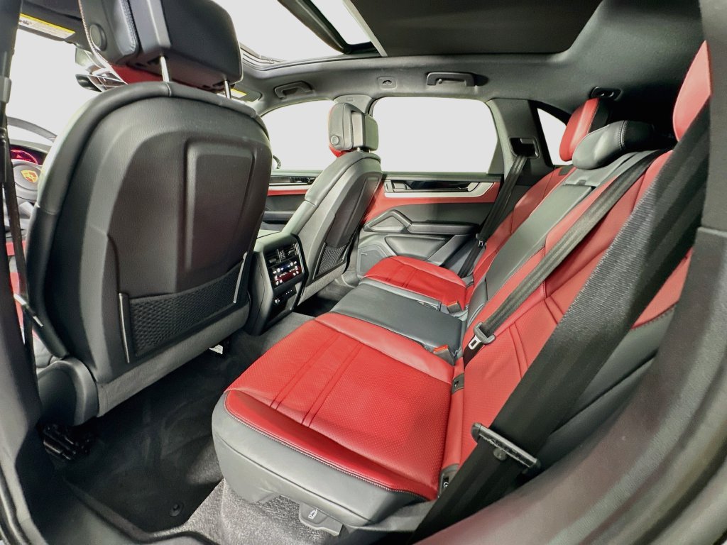 Certified 2025 Porsche Cayenne AWD/4WD image 24