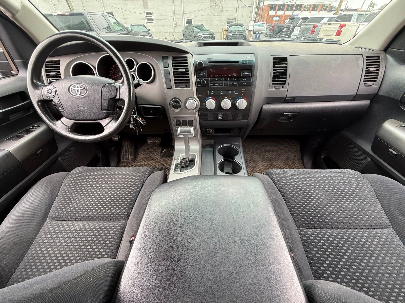Used 2010 Toyota Tundra 4x4 Double Cab image 16