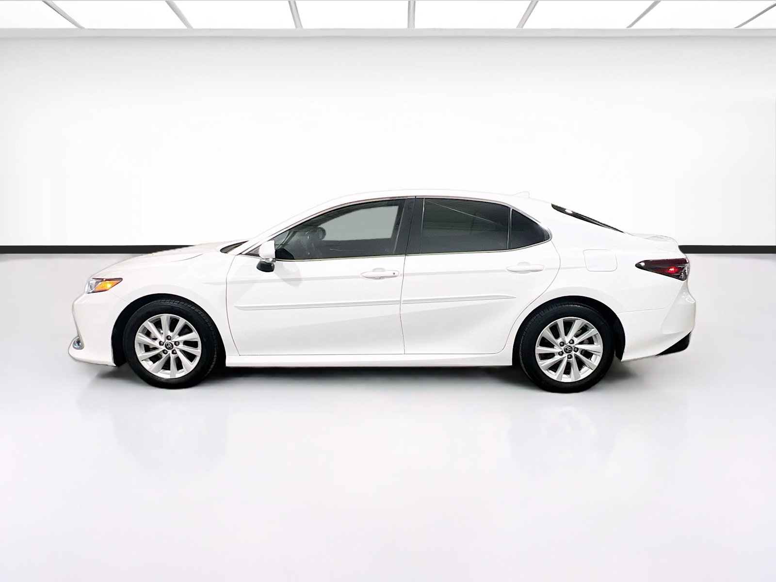 Used 2024 Toyota Camry LE w/ Convenience Package FWD image 21