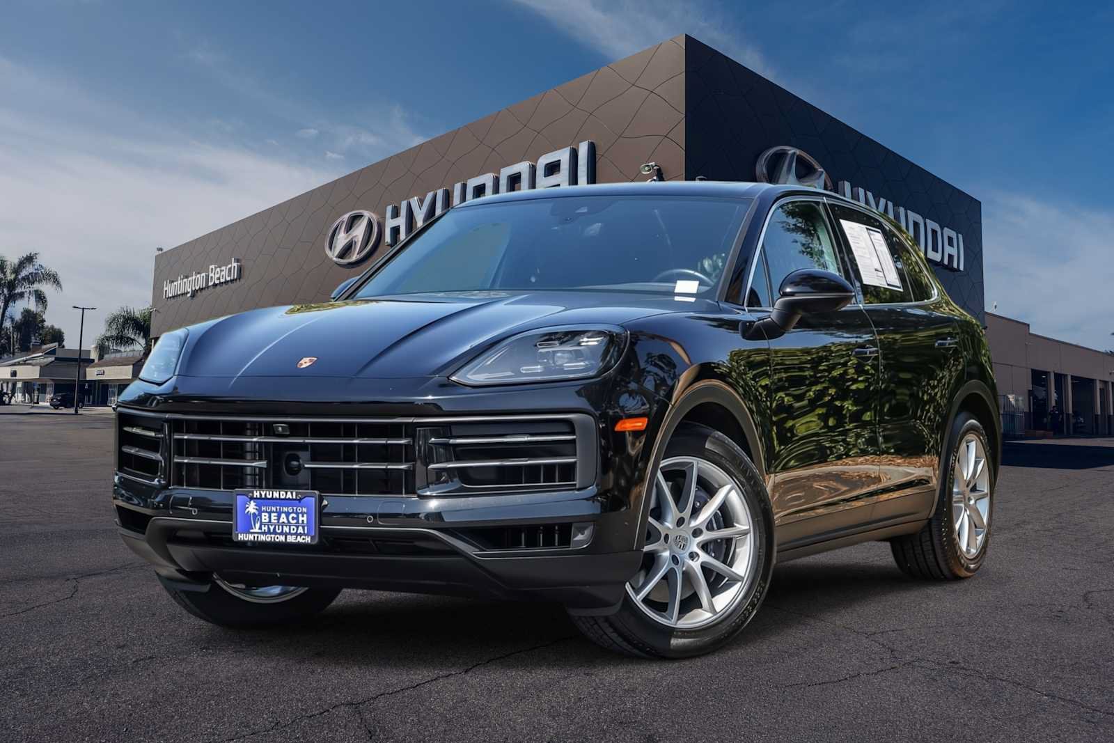 Used 2024 Porsche Cayenne AWD/4WD image 1
