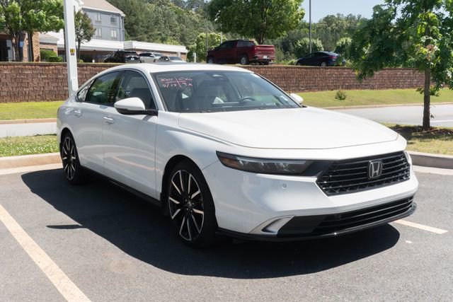 Used 2023 Honda Accord Touring image 3