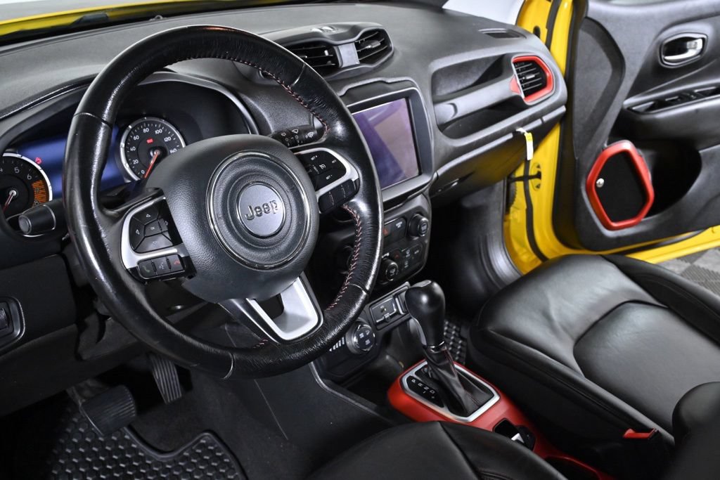 Used 2019 Jeep Renegade Trailhawk AWD/4WD image 12