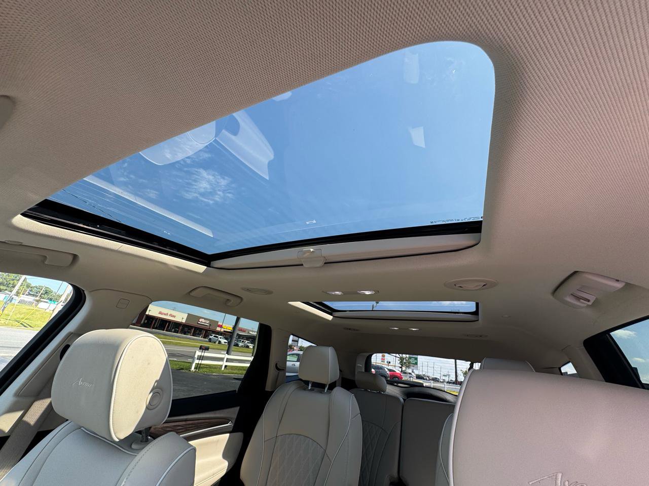 Used 2023 Buick Enclave Avenir w/ Avenir Technology Package image 32