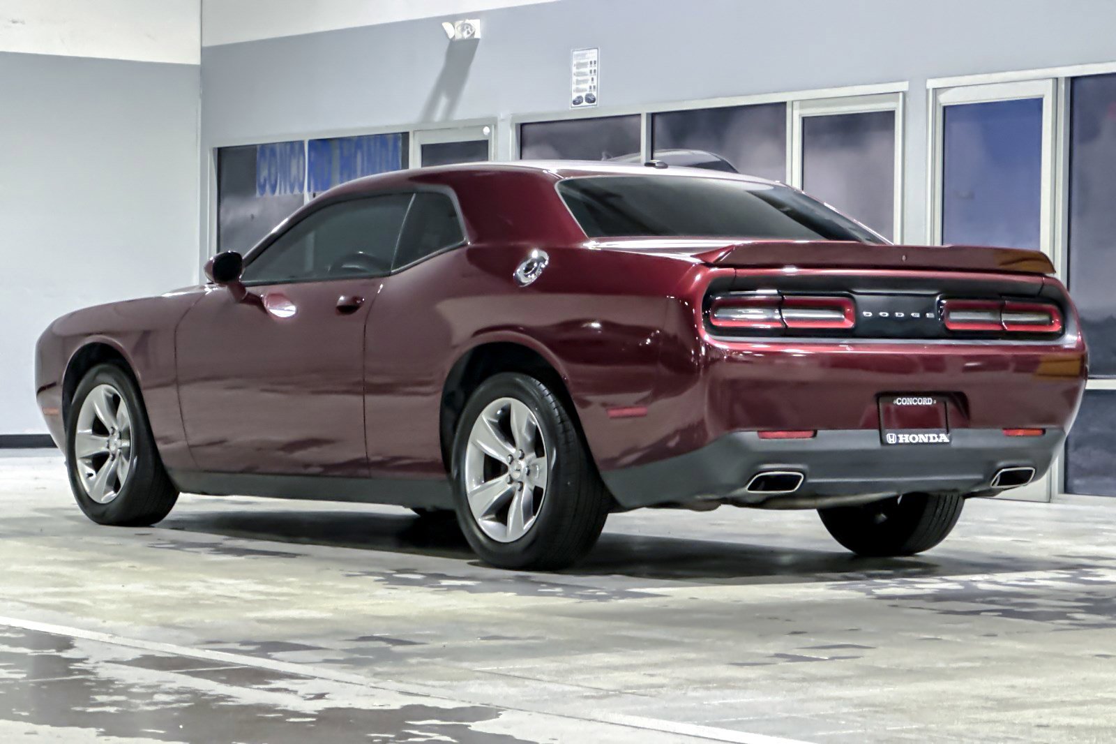 Used 2019 Dodge Challenger SXT image 3
