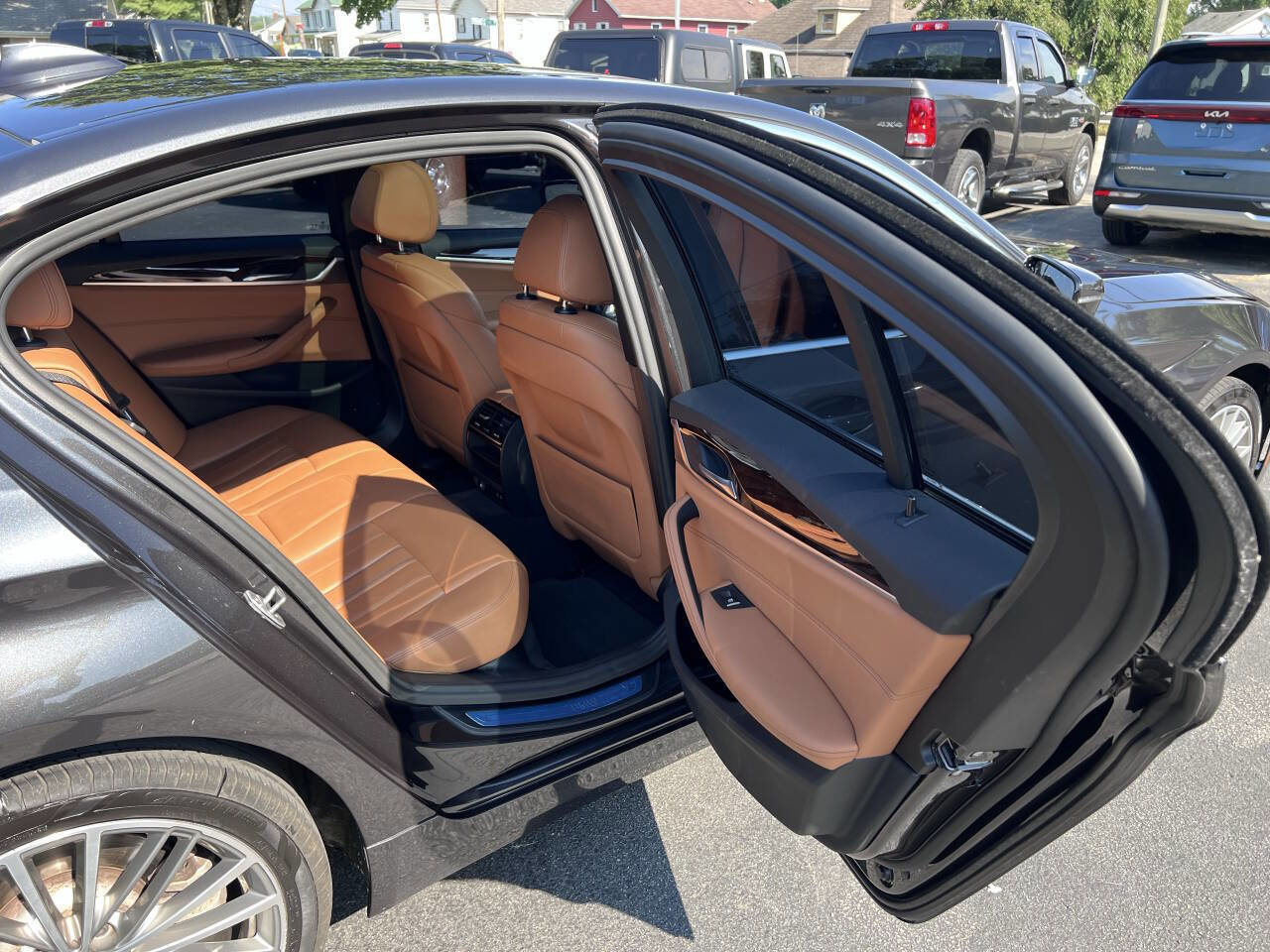 Used 2020 BMW 530i xDrive w/ Premium Package image 29