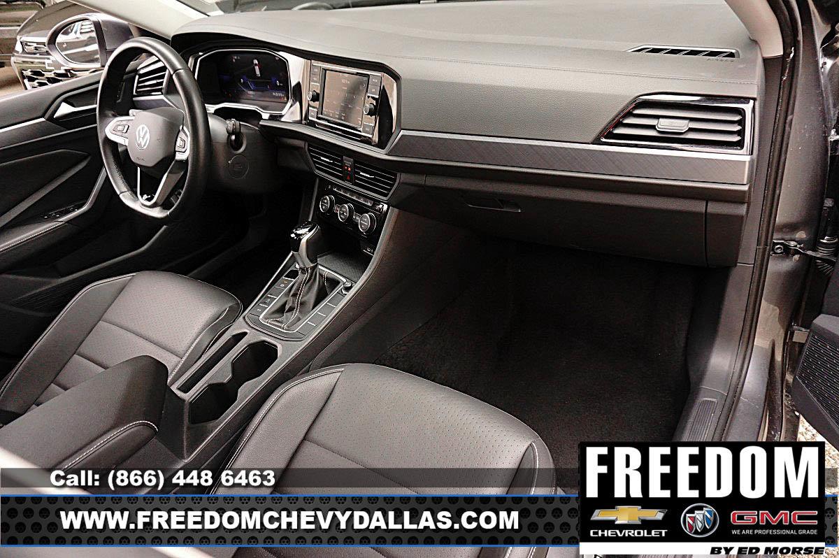 Used 2024 Volkswagen Jetta SE FWD image 8