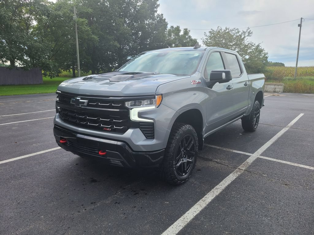 Used 2024 Chevrolet Silverado 1500 LT Trail Boss w/ Convenience Package II AWD/4WD image 3