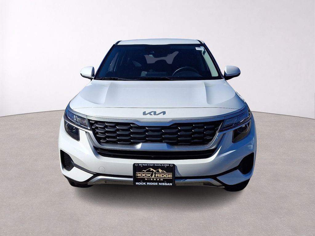 Used 2023 Kia Seltos LX image 2