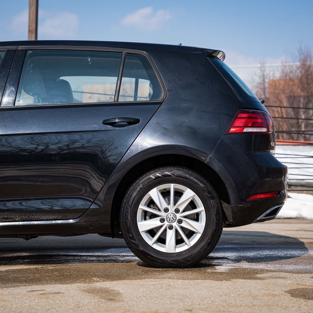 Used 2018 Volkswagen Golf S image 4