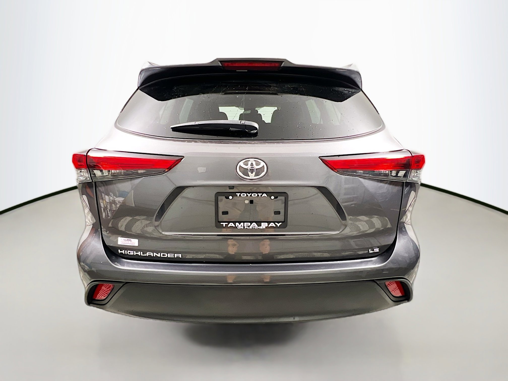 Used 2023 Toyota Highlander LE image 6