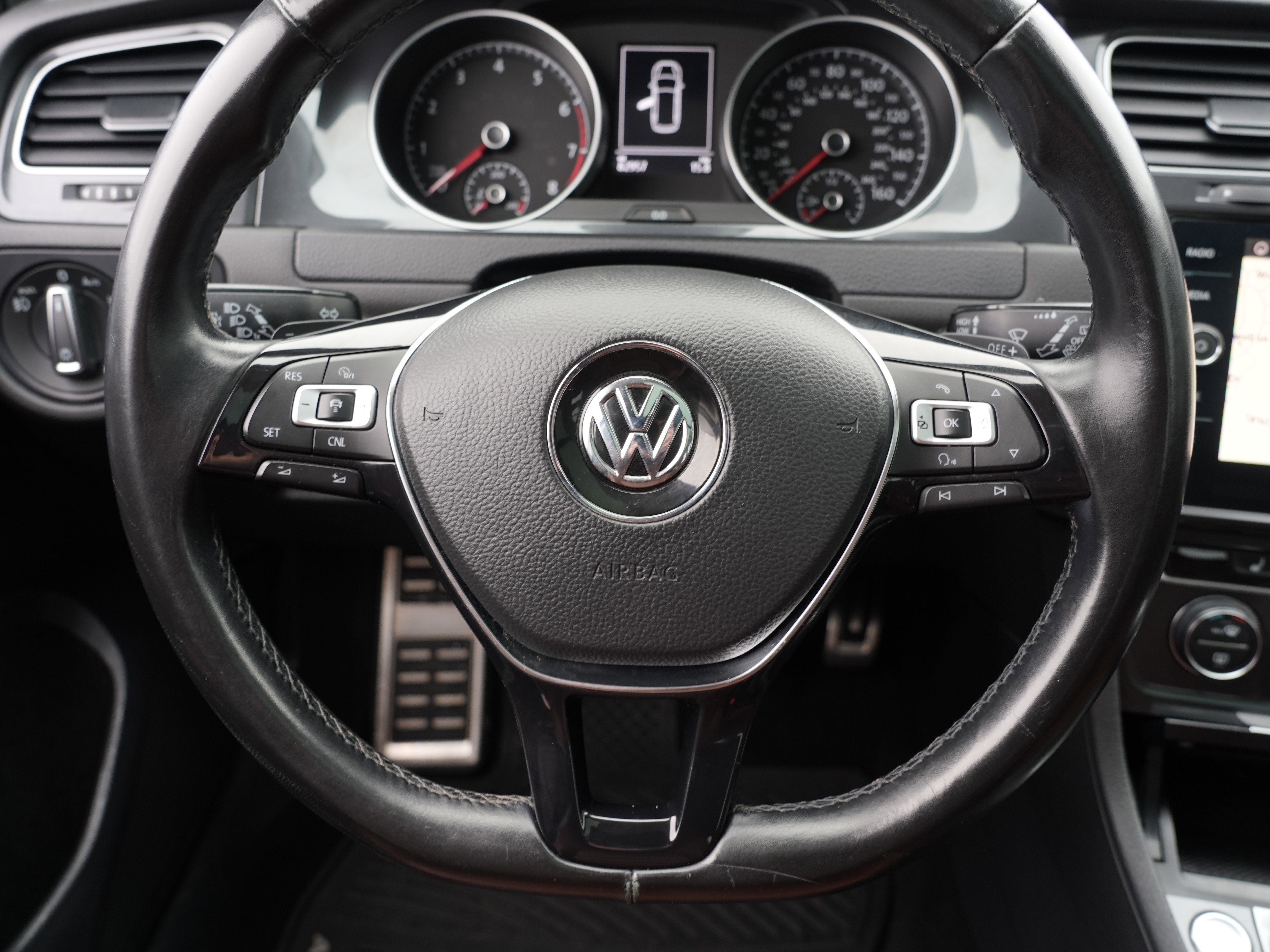 Used 2018 Volkswagen Golf Alltrack SEL image 25