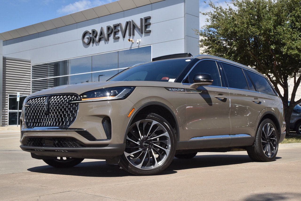 Certified 2025 Lincoln Aviator Reserve w/ Equipment Group 201A AWD/4WD image 2
