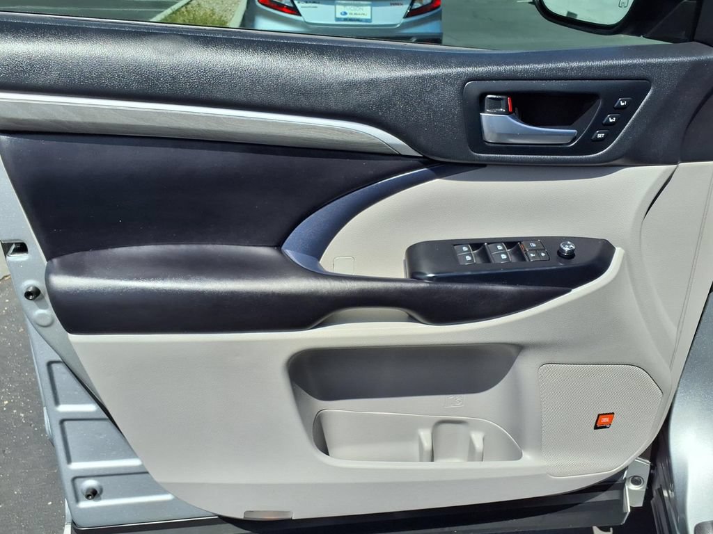 Used 2019 Toyota Highlander Limited AWD/4WD image 27