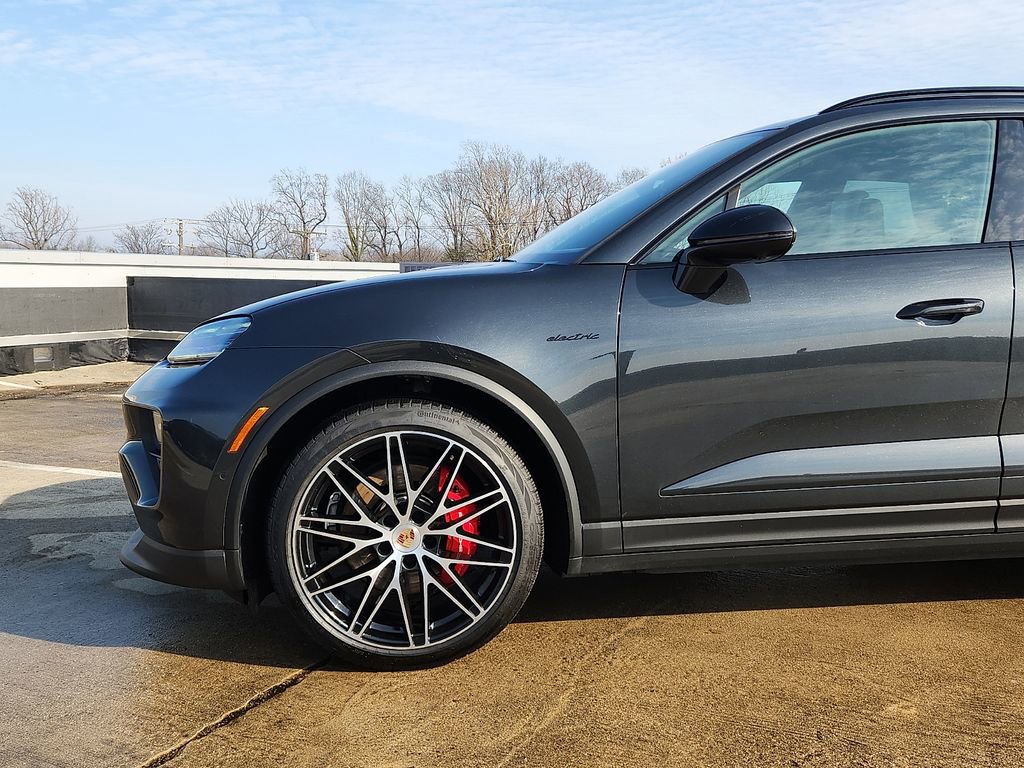 Certified 2025 Porsche Macan 4S Electric image 6