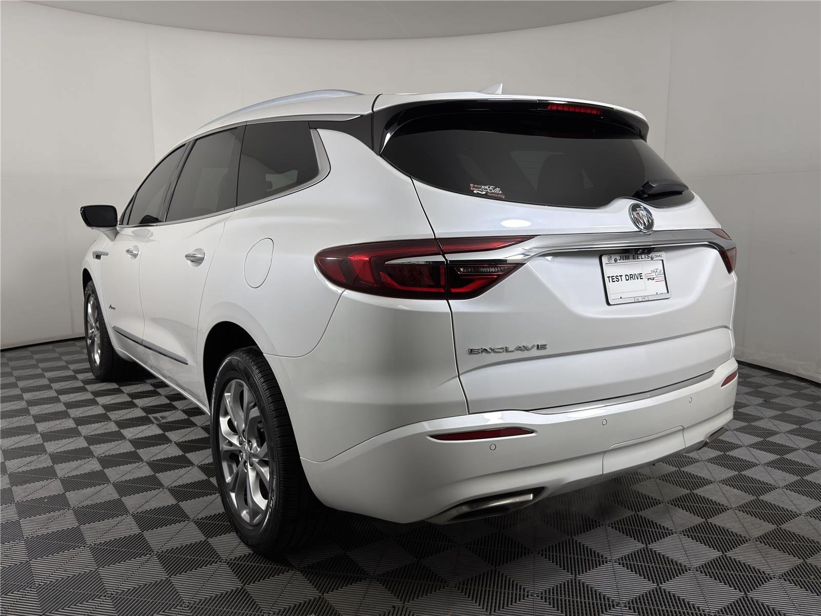 Used 2021 Buick Enclave Avenir w/ Avenir Technology Package FWD image 4