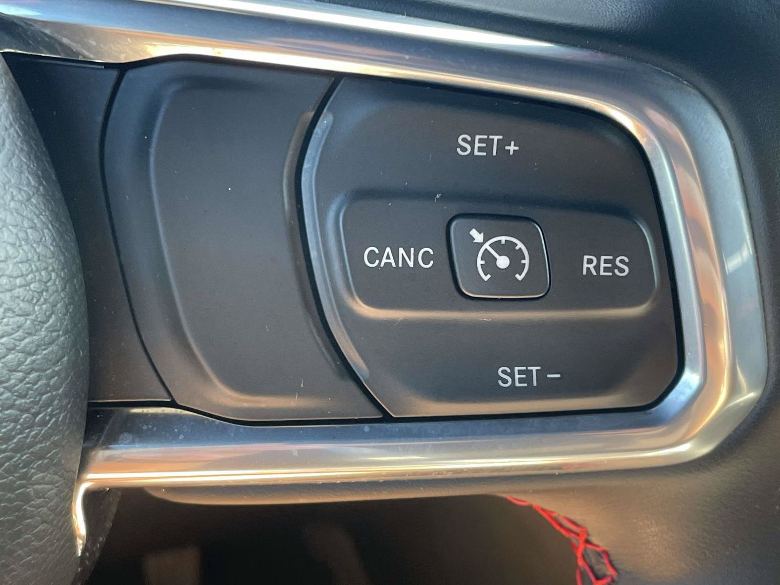 Used 2023 Jeep Gladiator Rubicon w/ Cold Weather Group AWD/4WD image 35